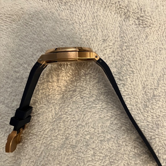 Mens Watch - Picture 2 of 5